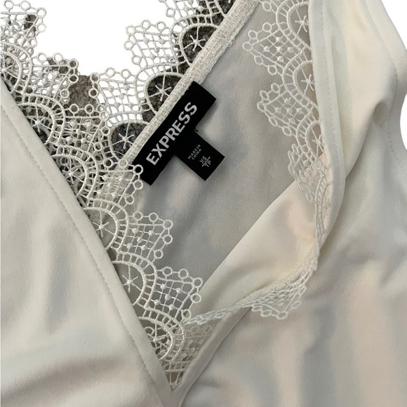 Express Top XS in Ivory - Picture 3 of 3